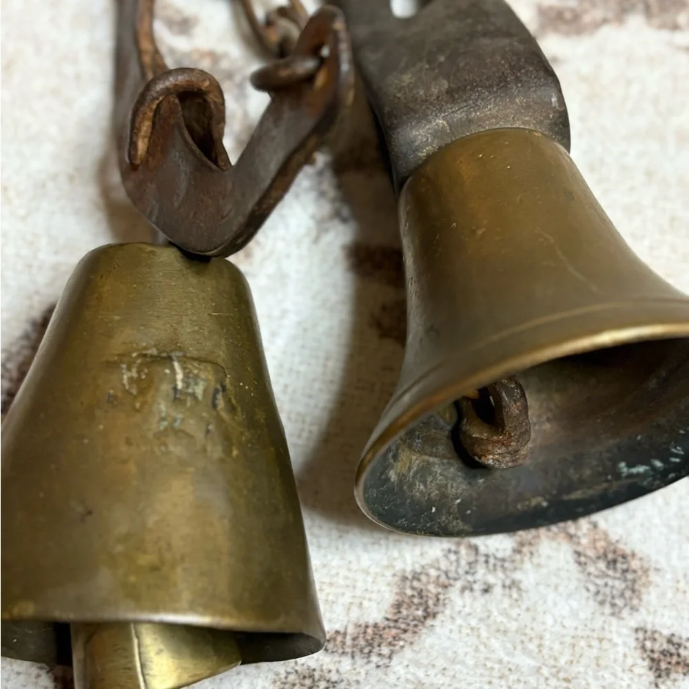 2 vintage cow bells - Picture 3 of 7